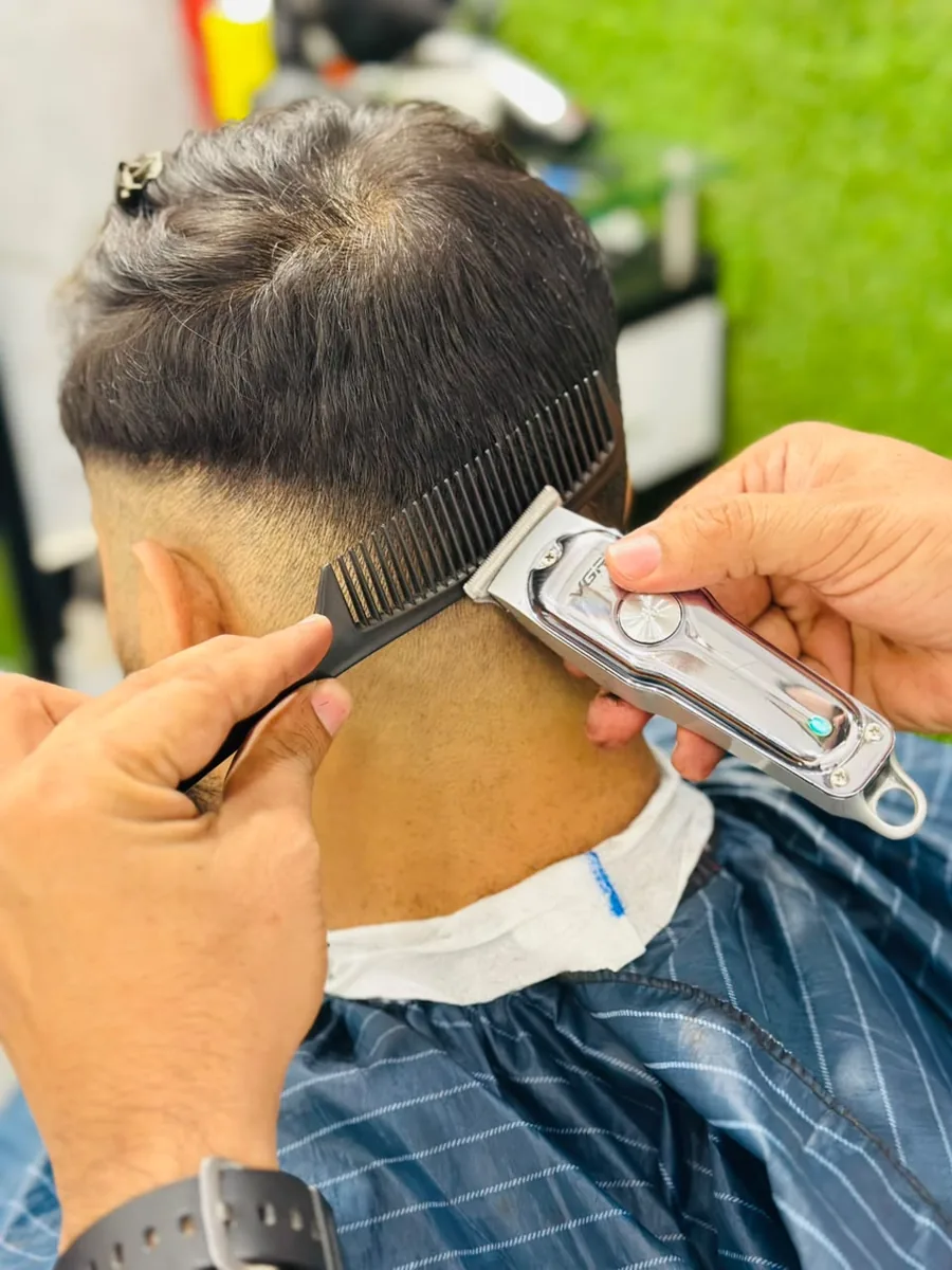 Muhammad Irfan at work — Royal Men's Salon Karachi