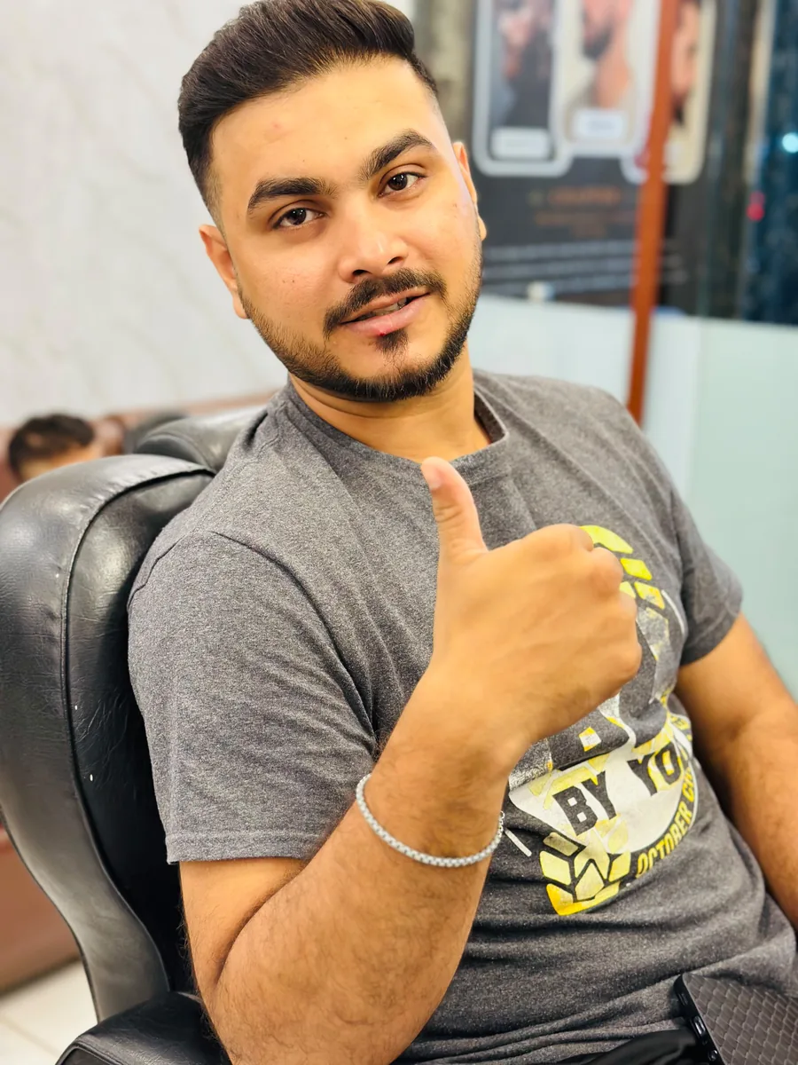 Muhammad Irfan at work — Royal Men's Salon Karachi
